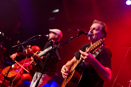 Sven Hirschfeld spielt mit der Band ThE Vents auf der MAIK Party