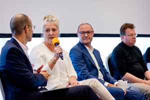 Diskussionsrunde auf dem MAIK Kongress 2024 mit Dr. med. A. Hakim Bayarassoou, Dr. med. Jeanette Fleisch, Alfred Kindshofer von der Barmer und Sebastian Lemme vom Forum Gehirn