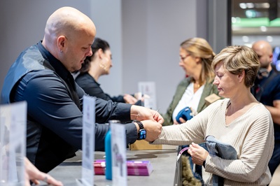 Begrüßung der Gäste des 18. MAIK Kongresses am Kongresscounter